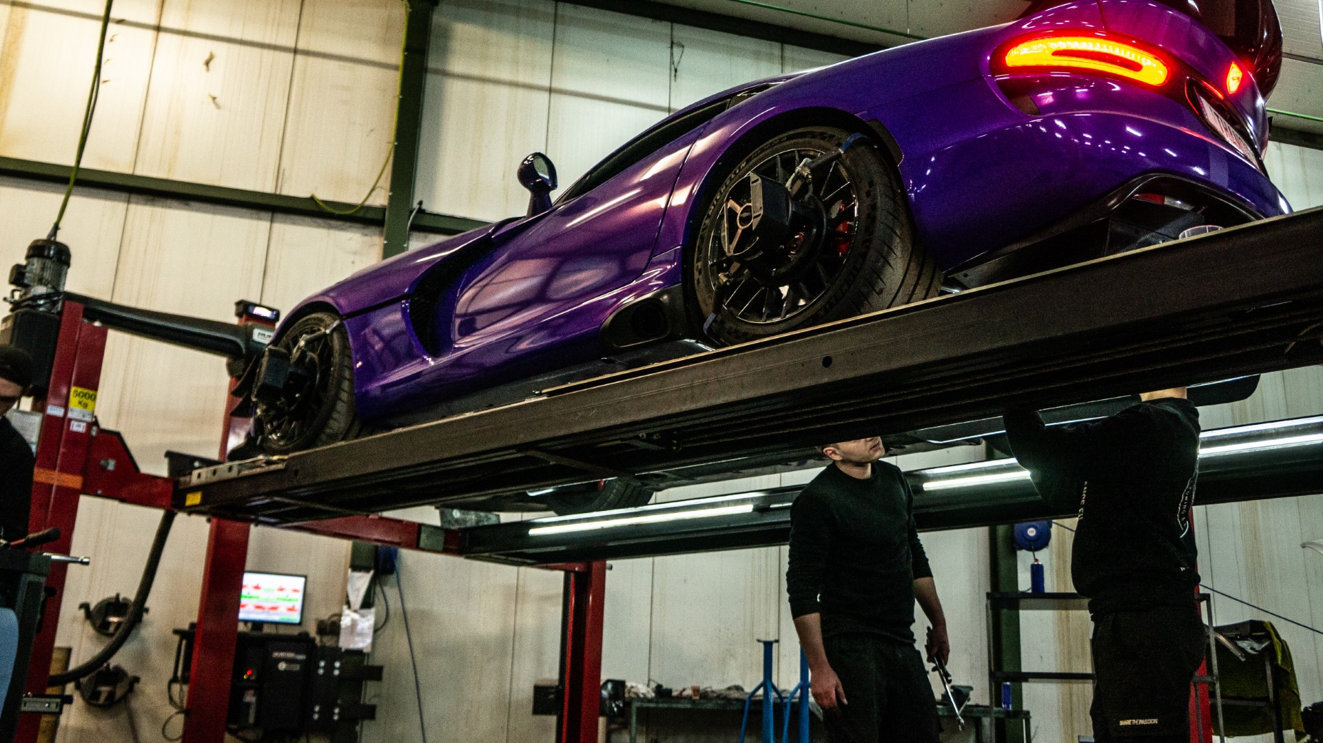 Monteur bij KCPerformance – Sleutel aan Next-Level Auto’s